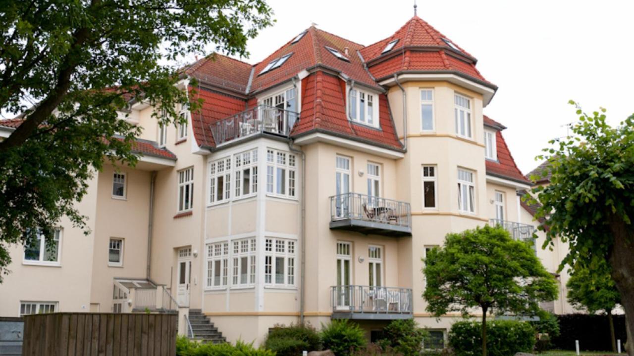Villa Duene Mit Grosser Sonnenterrasse, Kamin, Wlan Und Tiefgarage Fuer 2-4 Personen Kuehlungsborn Exterior photo
